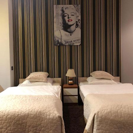 Apartament Tipton Apartment Jelenia Gora Luaran gambar