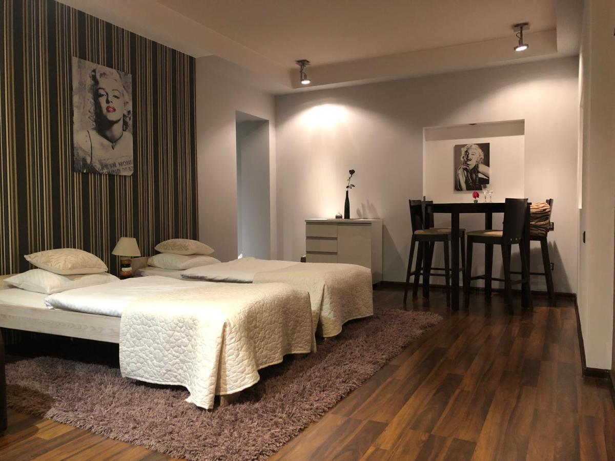 Apartament Tipton Apartment Jelenia Gora Luaran gambar